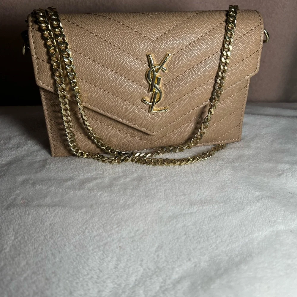 Yves Saint Laurent Beige Quilted Chain Clutch - Picture 2 of 4